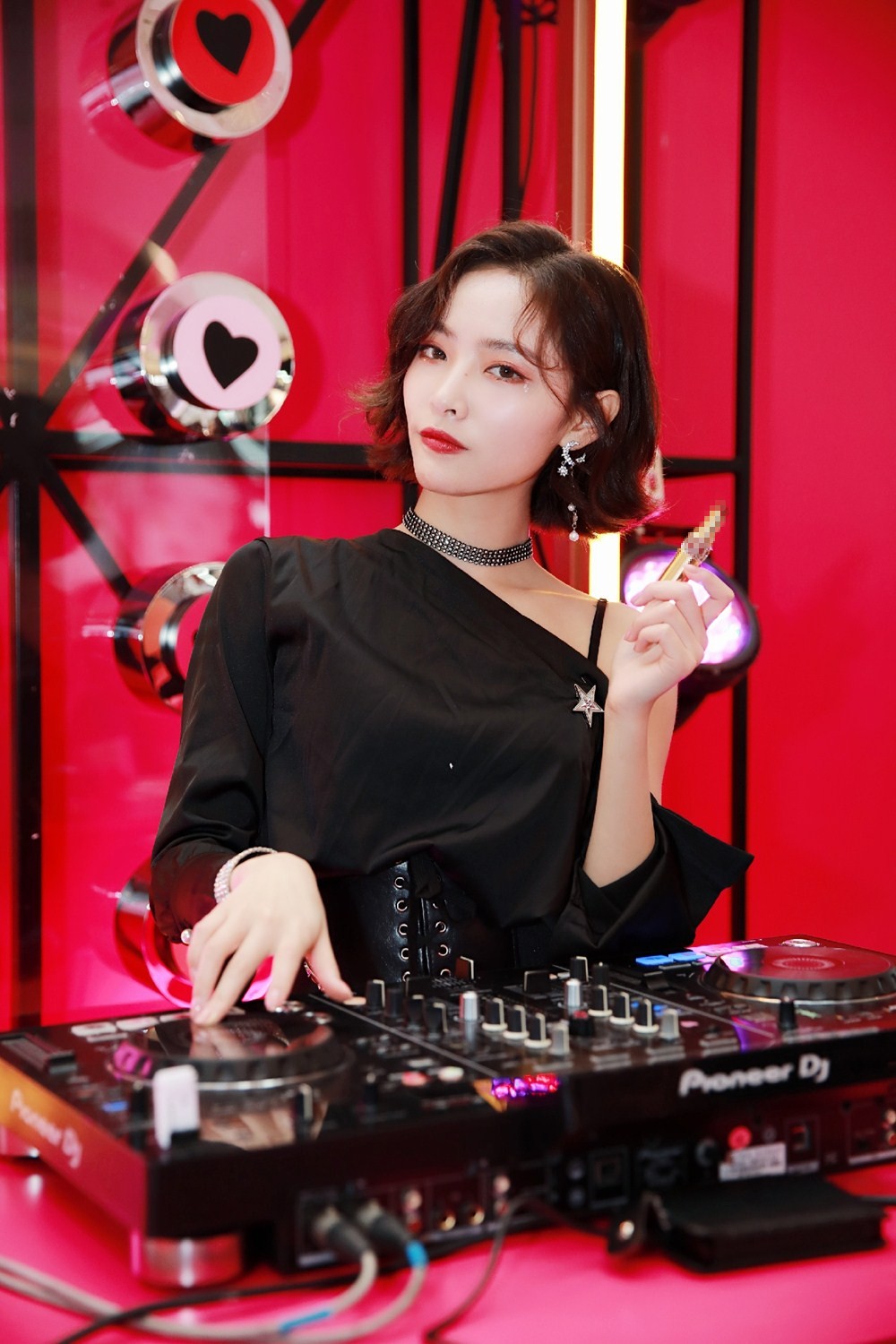 7senses是snh48首支国际化小分队,分别由赵粤,许佳琪,戴萌,孔肖吟