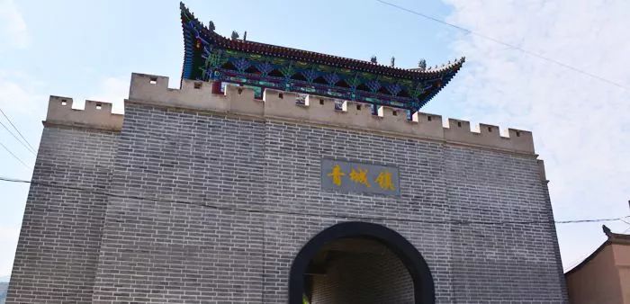 青城古镇大门的照片图片