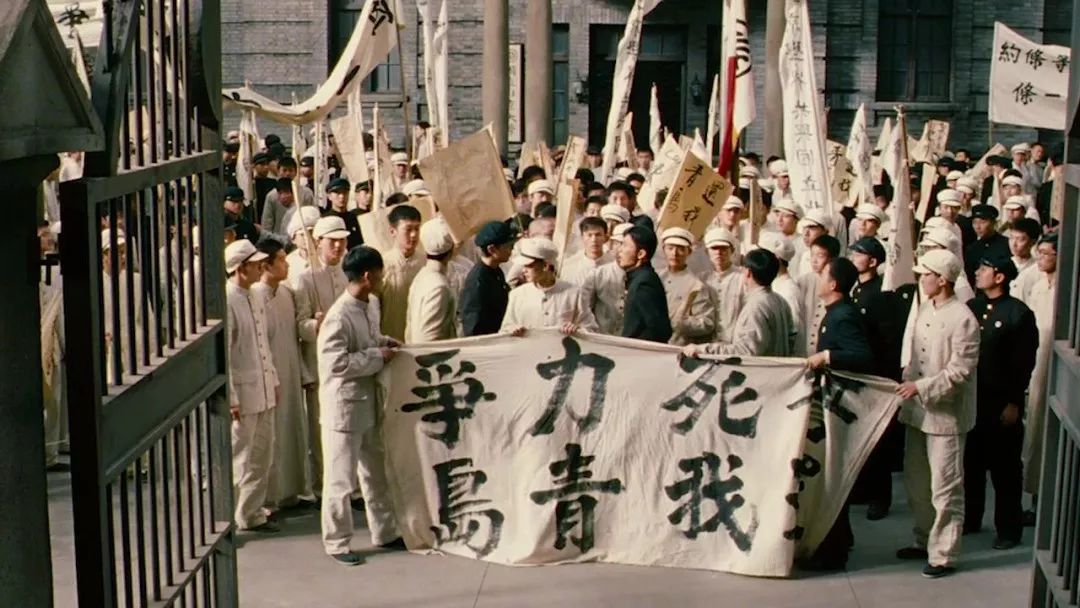 成为五四青年最强烈的政治表达;"外争主权,内除国贼",这,就是五四运动