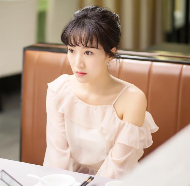 李念在《都挺好》中实力证明演技在线,用精美穿搭证明时尚感!