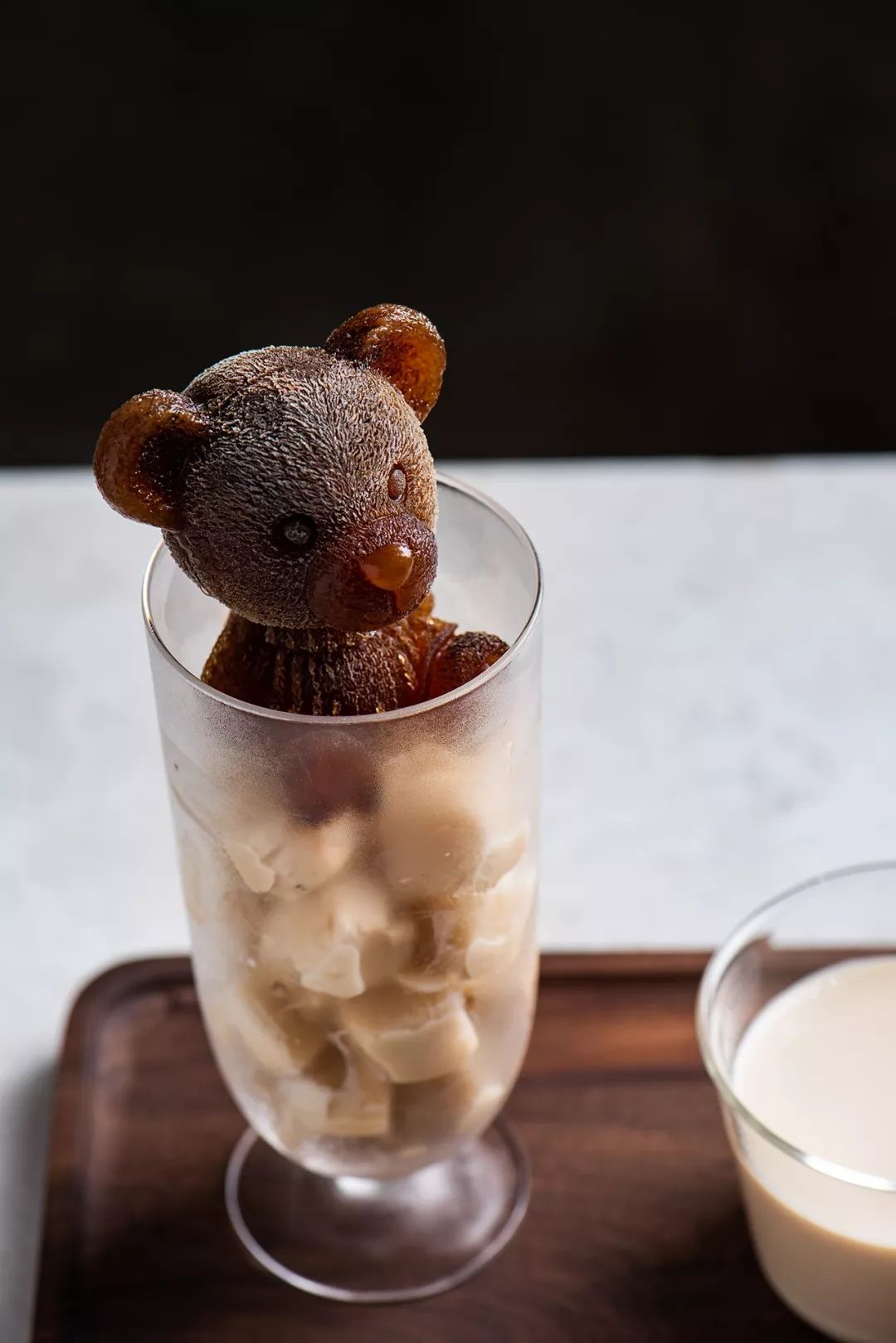 「teddy」岩茶冻鸳鸯,完全由单品豆咖啡做成的小熊,放在杯子里,底下是