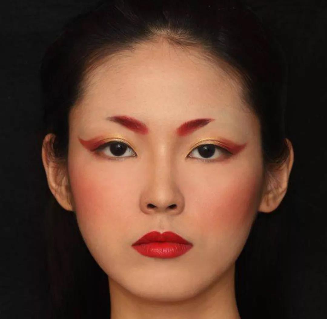 现代化妆师模仿唐代妆容有人曾说过,法国服装闻名世界最重要的原因之