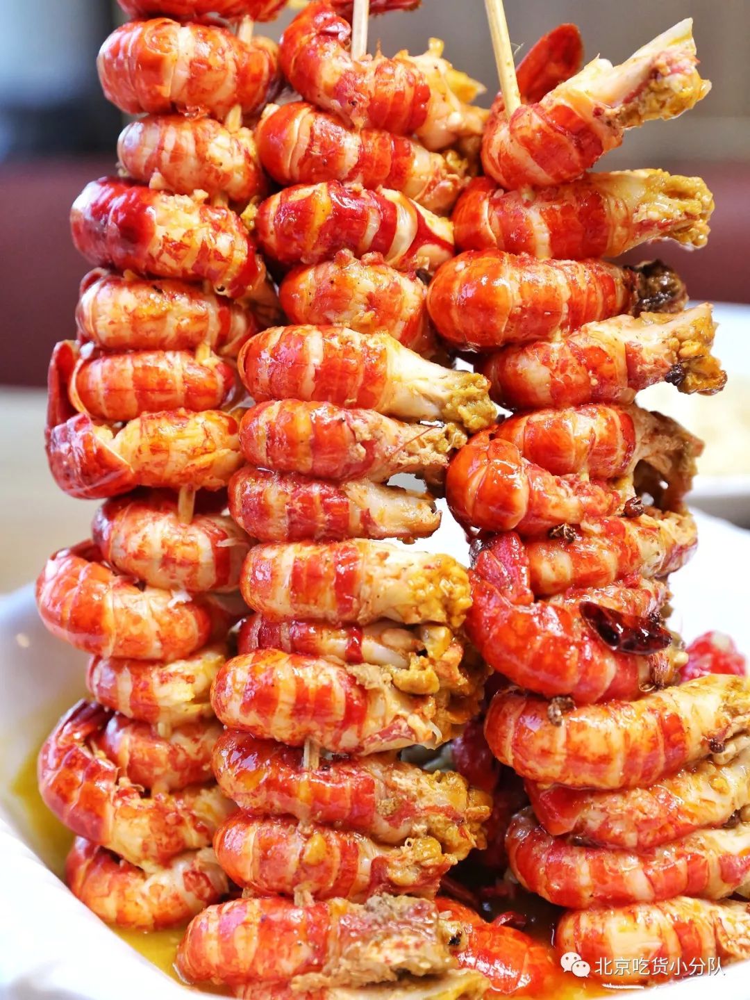 巨型小龙虾串来了帮你剥到凌晨4点