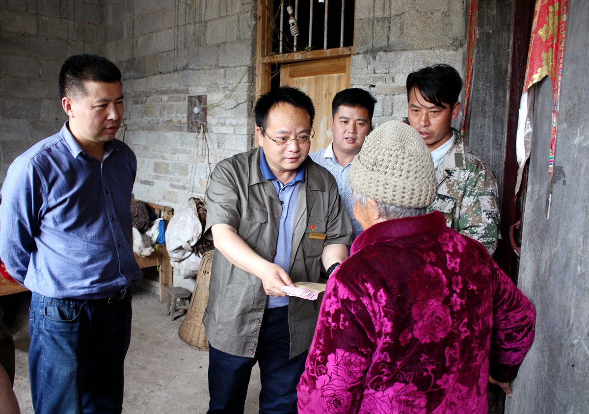 贵州物资现代物流产业集团党委书记董事长宋洪武一行到新店镇雨核村