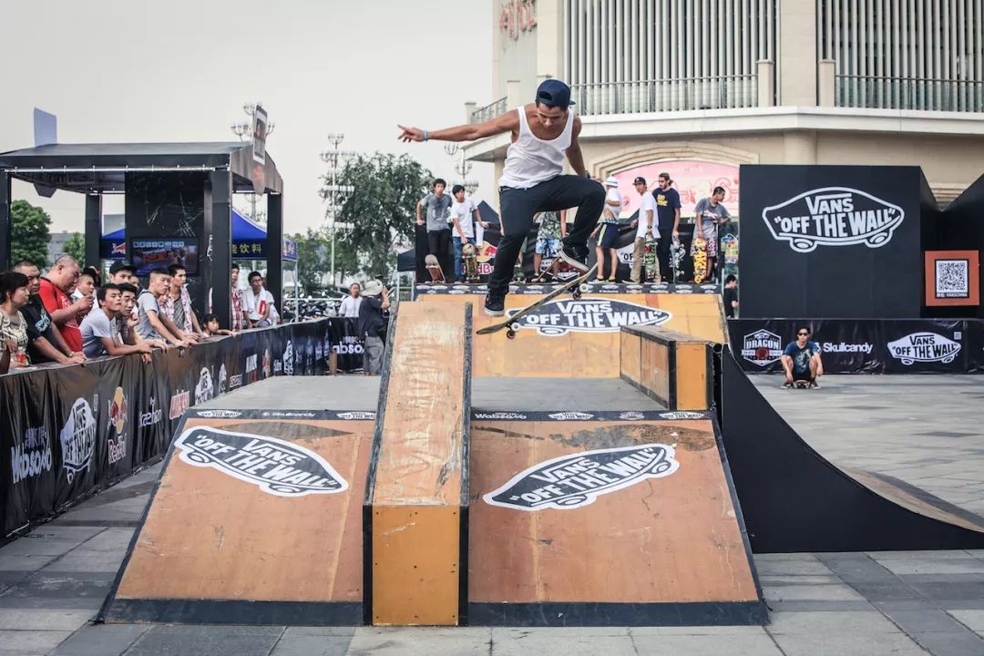 经历破产的滑板鞋品牌vans如何咸鱼翻身年入百亿