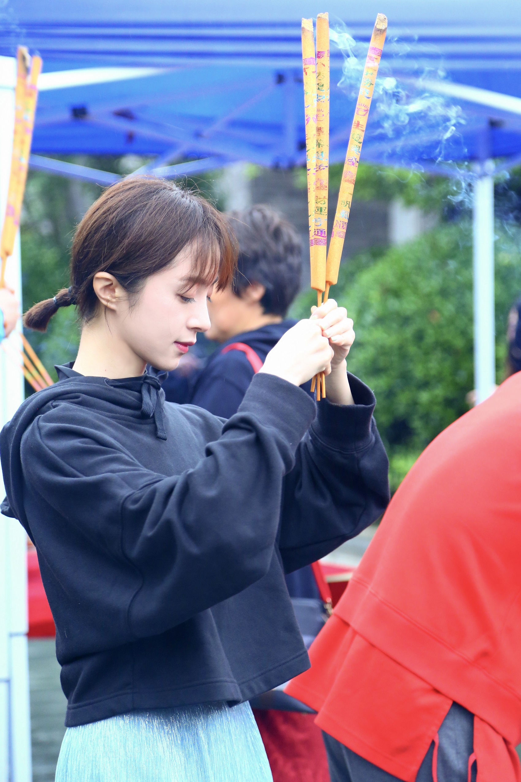 胡冰卿新剧《最好的时代》开机 挑战出演女工程师