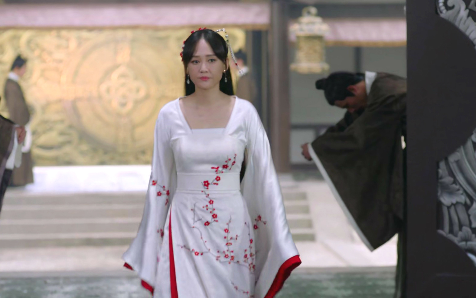 "雪中一点红"的古装美女,张天爱优雅,陈乔恩雅致,刘诗诗梦幻