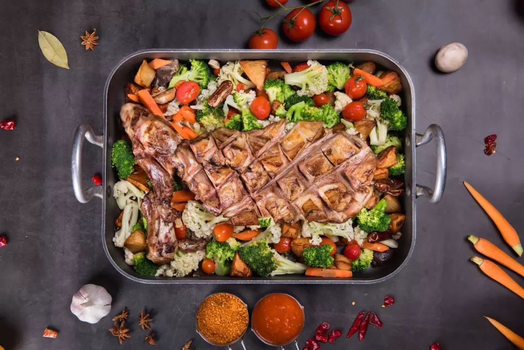 犀牛宝贝 68/份低温烤羊腿 338/份五言与两魂 45/杯04雁舍*剁椒蒸