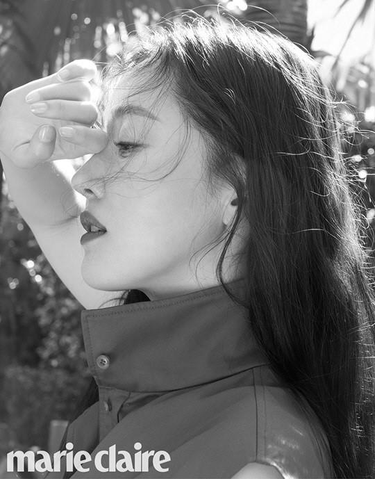 韩国女艺人严智苑最新杂志写真曝光