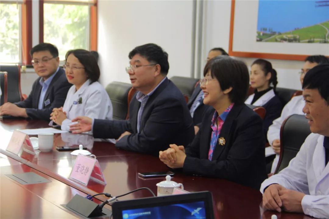 喜讯西海岸新区中心医院举行外聘专家签约仪式