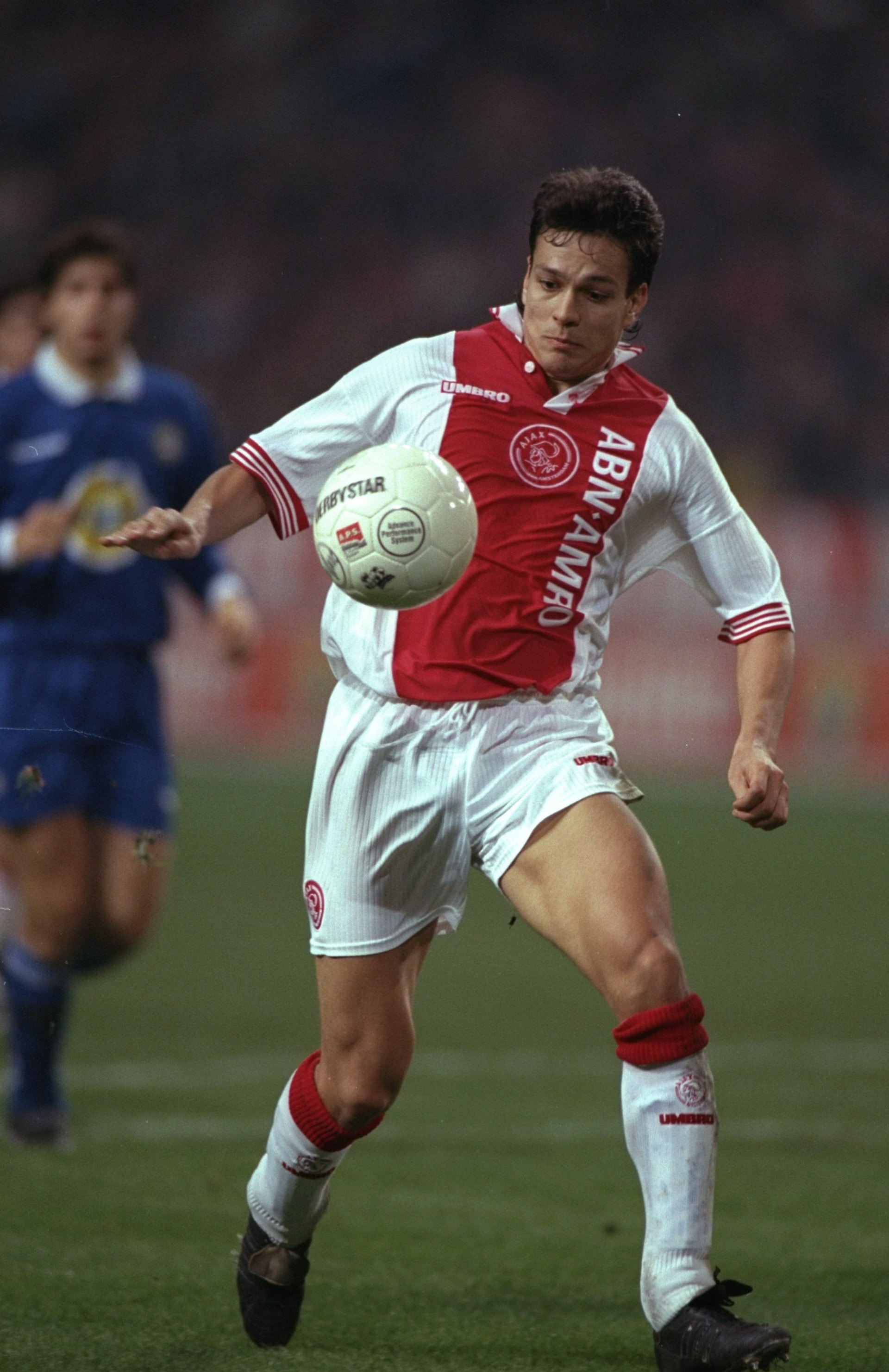 利特马宁(jari litmanen):芬兰球王自1992年加盟阿贾克斯以来,一直是