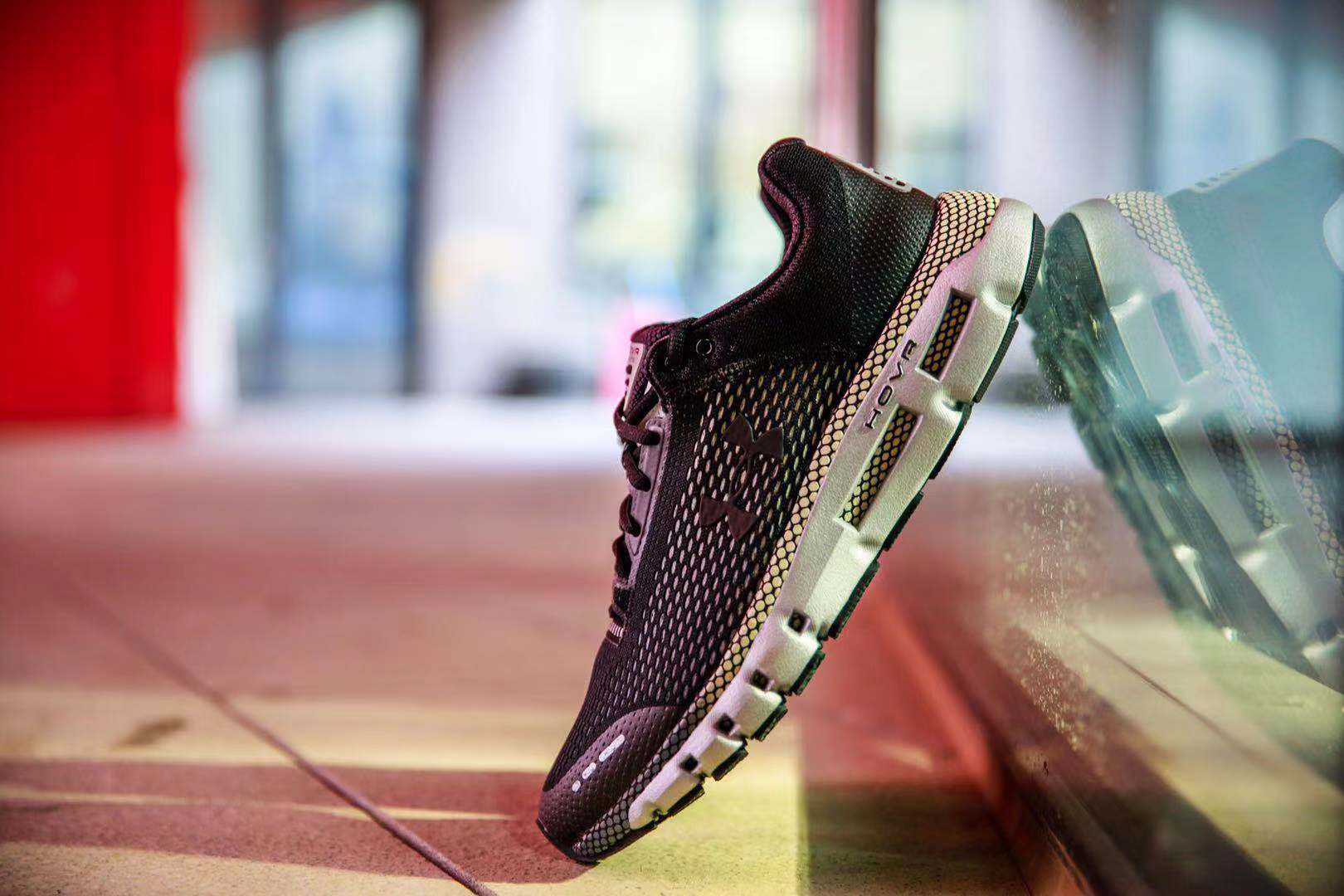 终于等到你安德玛国内发售uahovrinfinite跑鞋