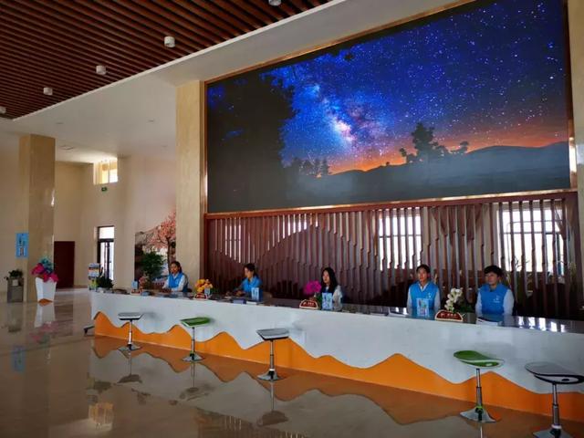 5公里,距离国家5a级旅游景区沙坡头景区约24公里,占地90余亩,建筑面积