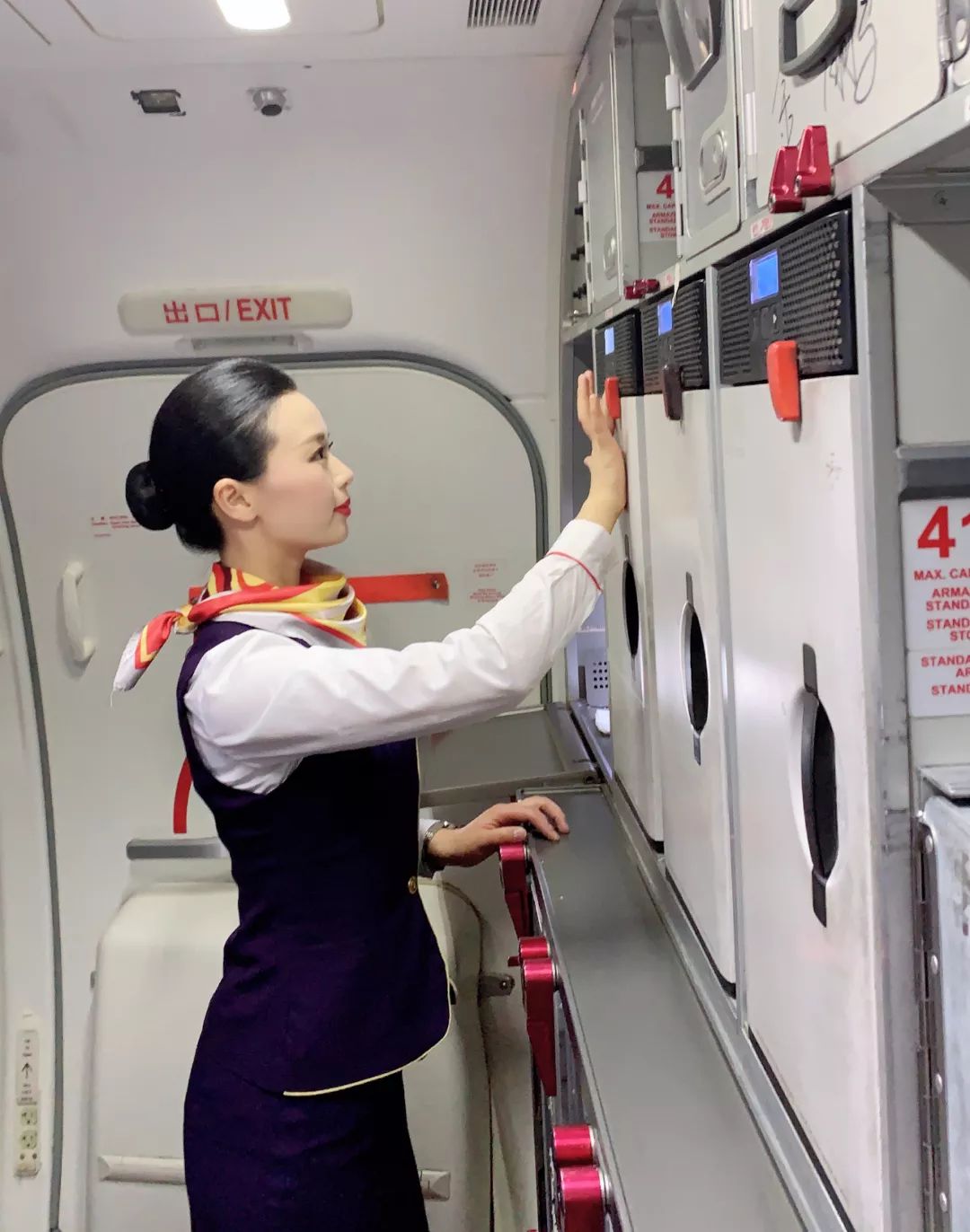 五一人物 | 金鹏航空乘务员刘彩莲:平凡耕耘,绽放云端