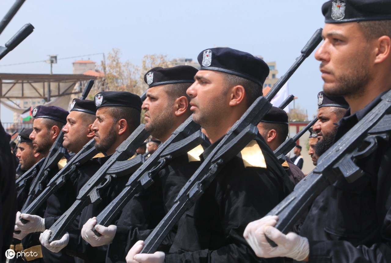 巴勒斯坦警官学校毕业典礼,学员们整齐威武出场