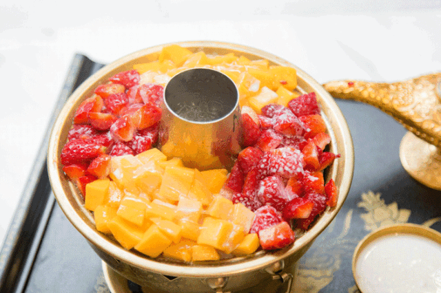 火遍全网的「冰激凌火锅」来了!人均40 ,吃冰像是挖宝藏!