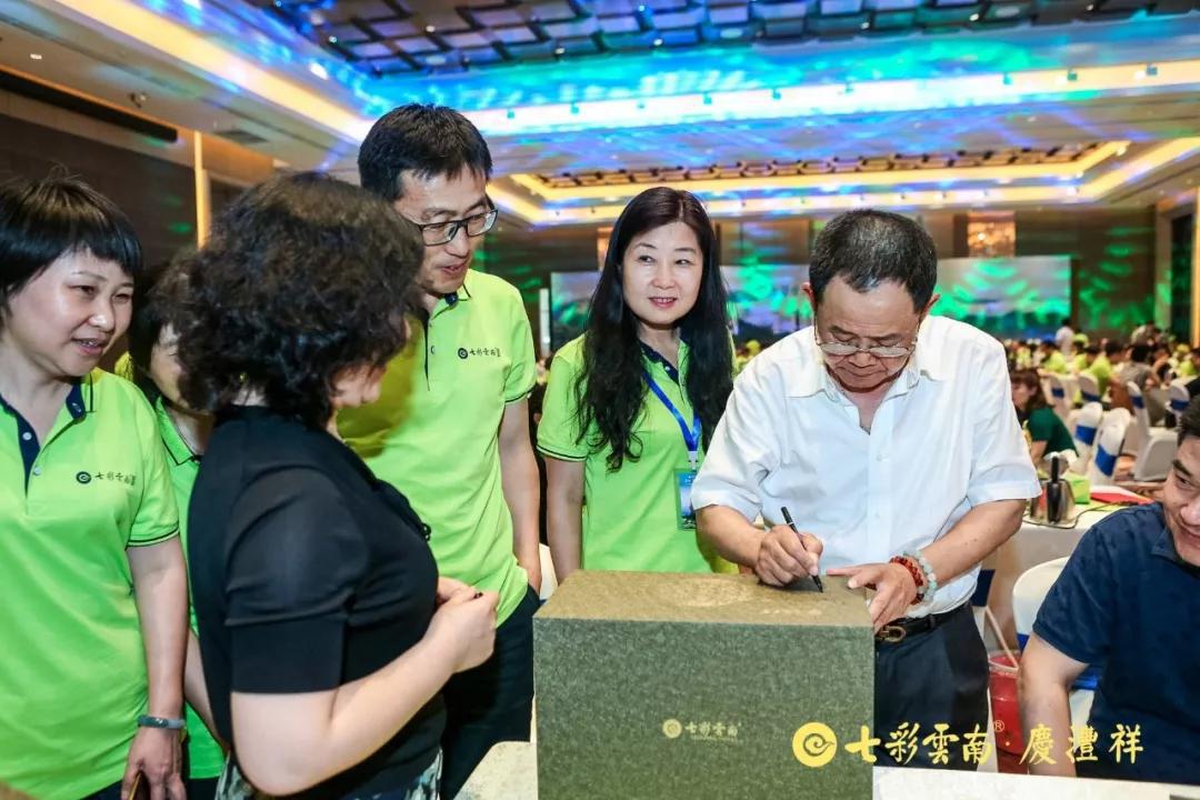 七彩云南茶业公司总经理田军,从营销网络的不断壮大,产品品质升级