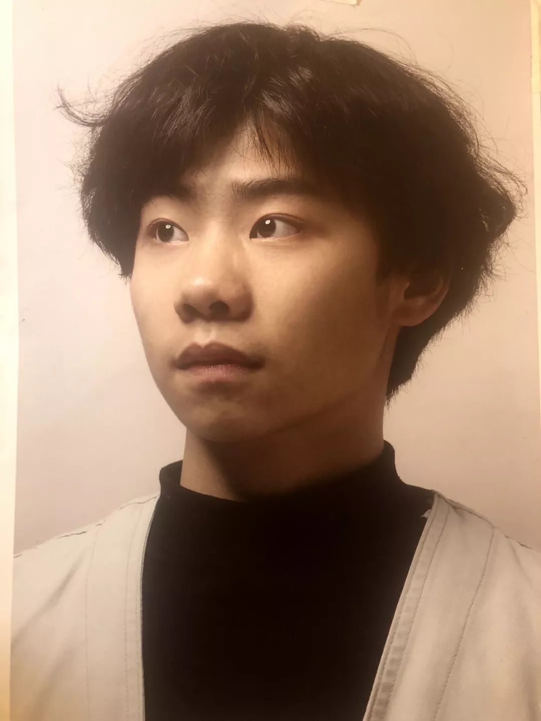 第二三〇集 朱传奇教你画有蓬松发型的四分之三侧男青年素描头像