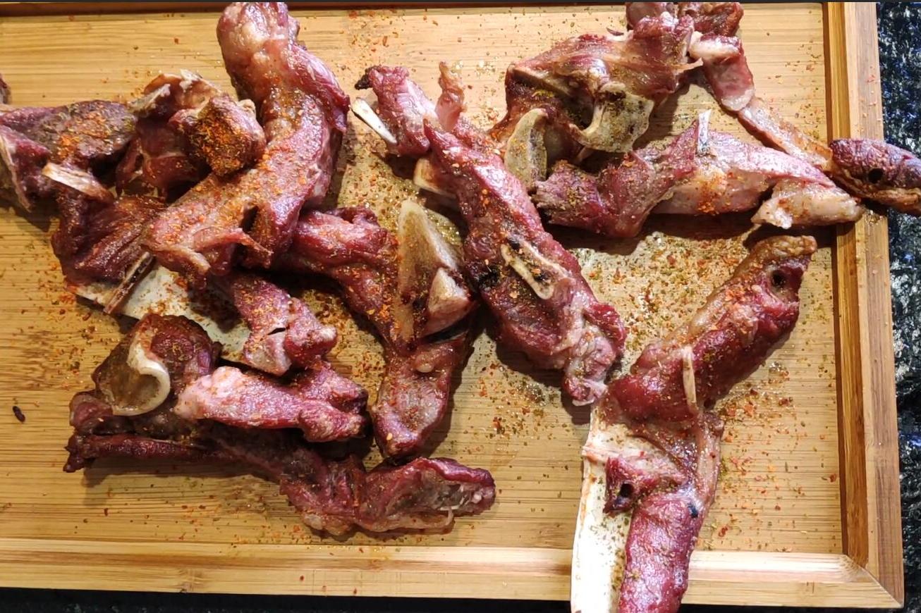 羊咩咩馕坑肉的烤羊前腿人间极致美味乌鲁木齐人的口福