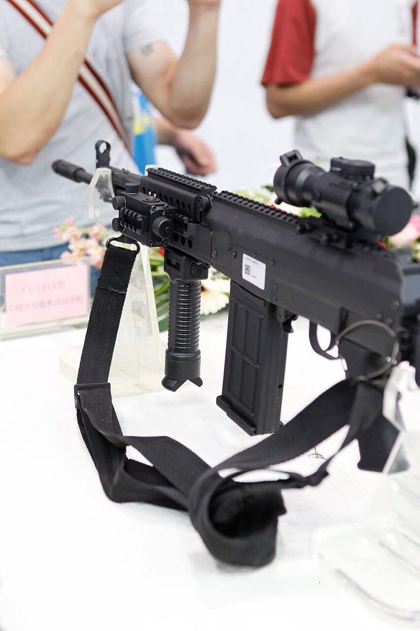 cs/lr14步枪,是由中国北方工业公司所研制生产的自动步枪,也称突击