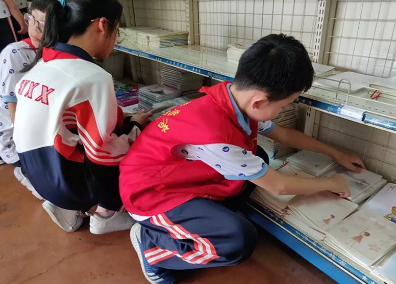 学生服务体验岗—小超市管理员,505班同学上岗
