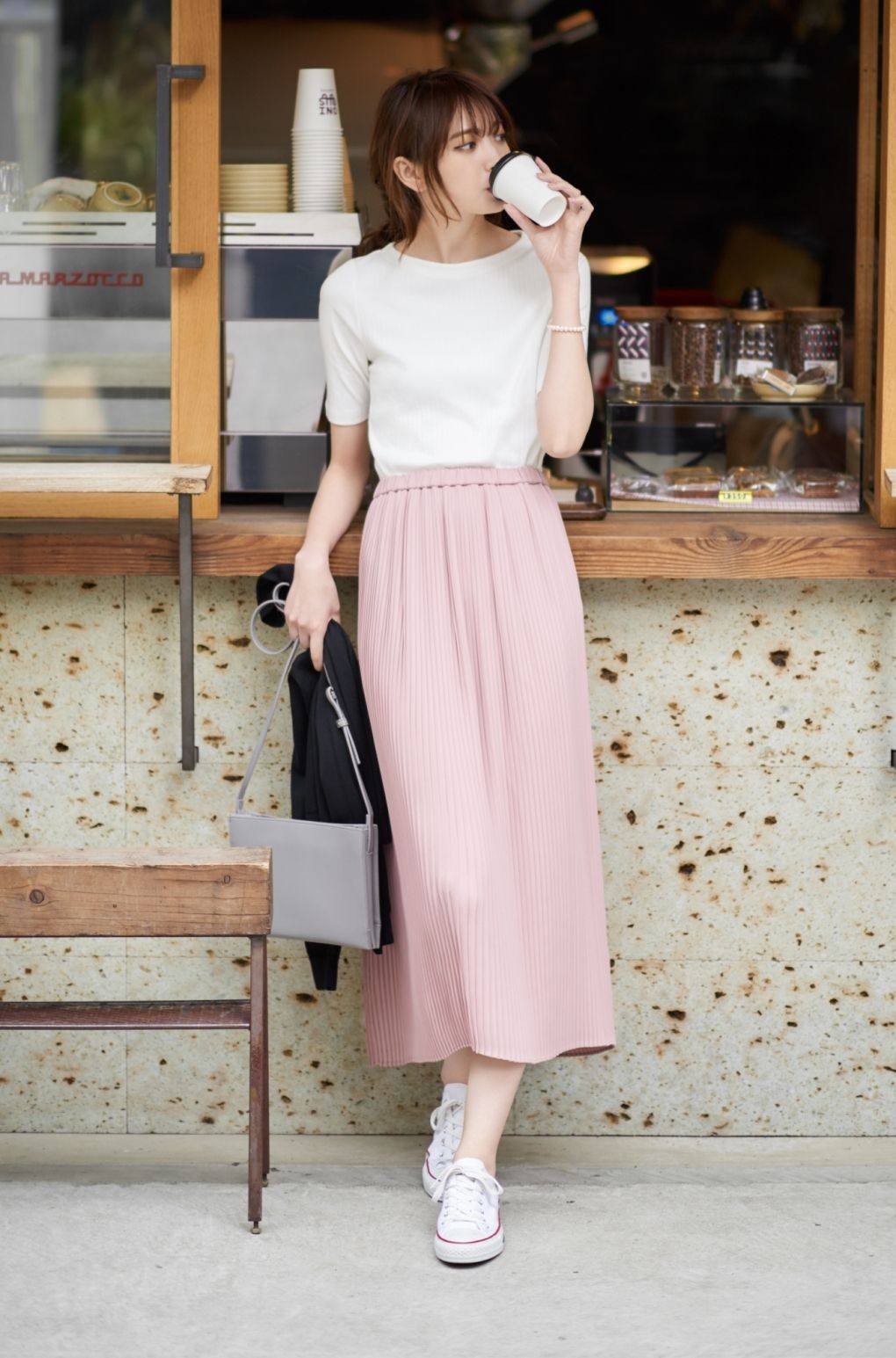 原创女人出门多穿小白鞋搭这4种裙子最好看不伤脚还时髦
