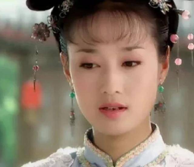 还珠格格这部剧的一代人都老了,可她却越活跃年轻,话不多说,希望马伊