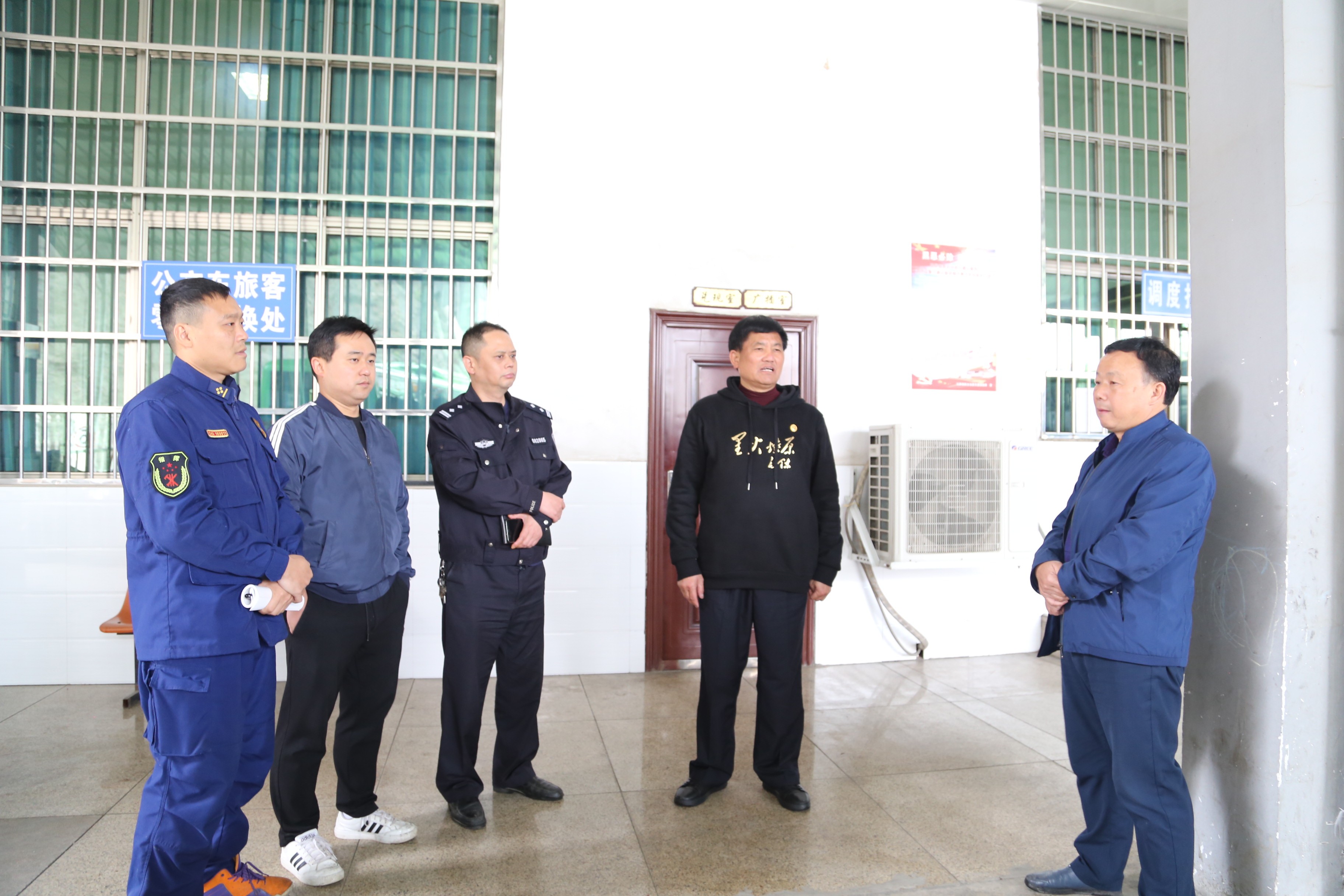 玉屏:多部门深入客运企业开展五一节前安全大检查_吴红春