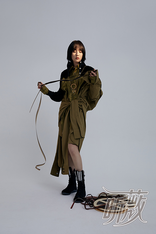 陈泇文时尚大片曝光 盐系少女诠释独特个性