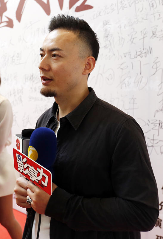 《狂人传说》西安首映 主演王双宝,传说哥人气旺