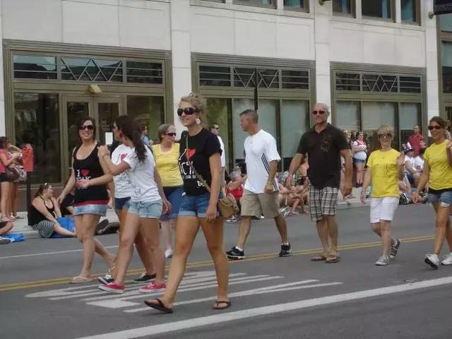 美国人的穿衣品味为什么这么差