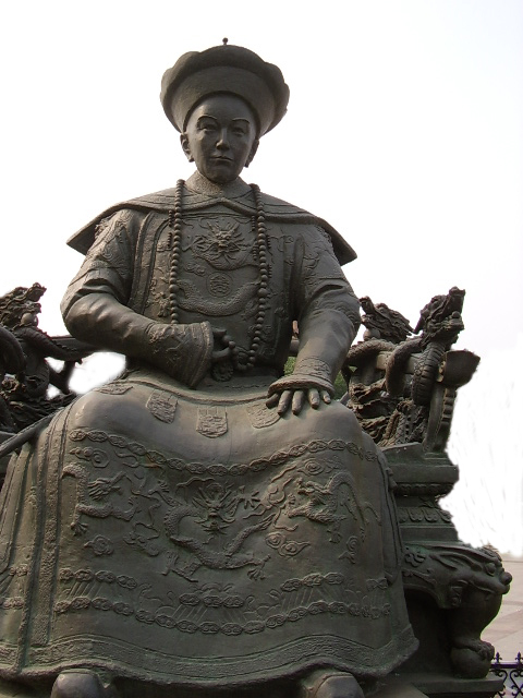 家国不幸的光绪帝,一生受慈禧控制,却用生命打开变法图强之路