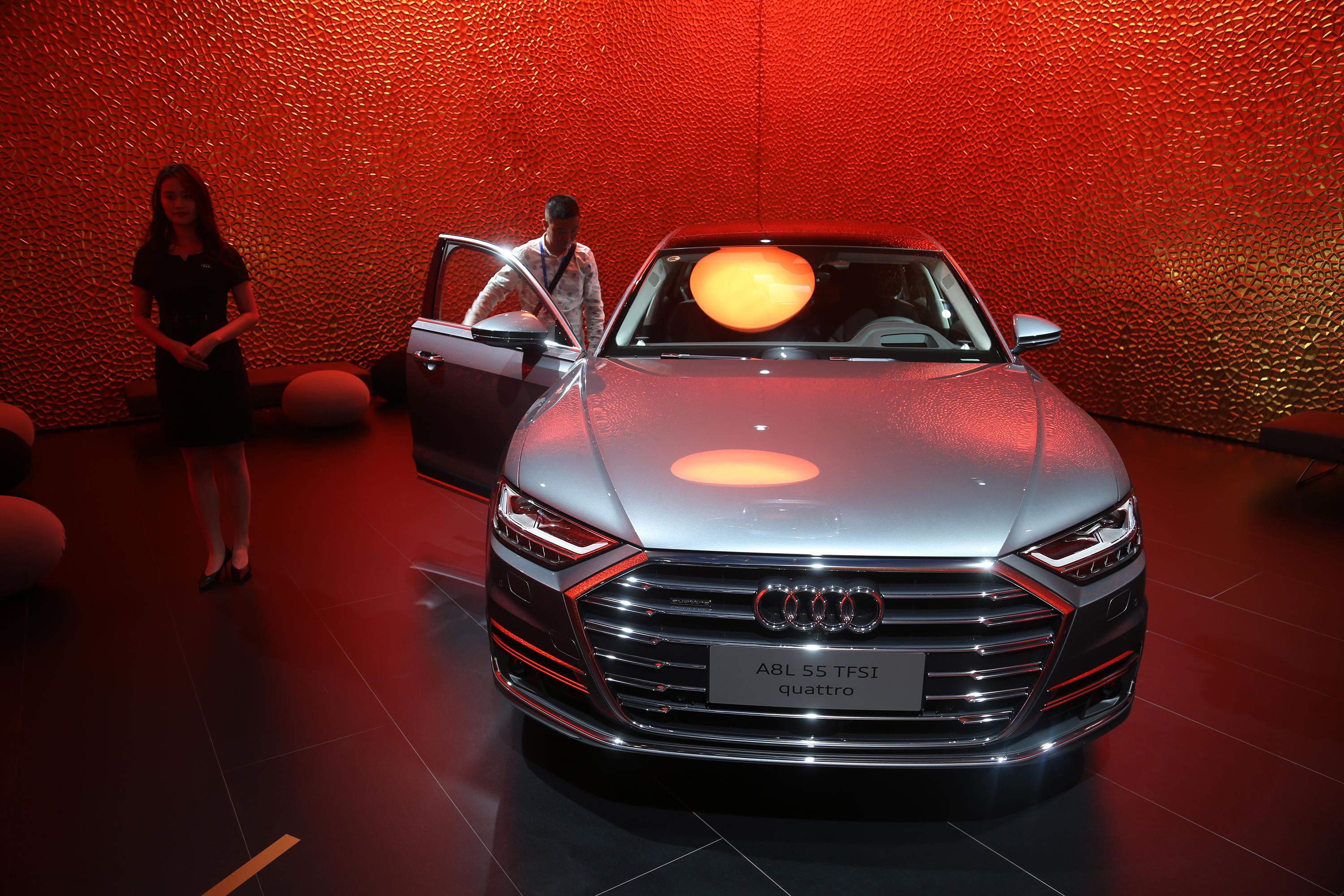 实拍全新奥迪a8l 19年豪华d级旗舰,或将亮相深港澳车展!