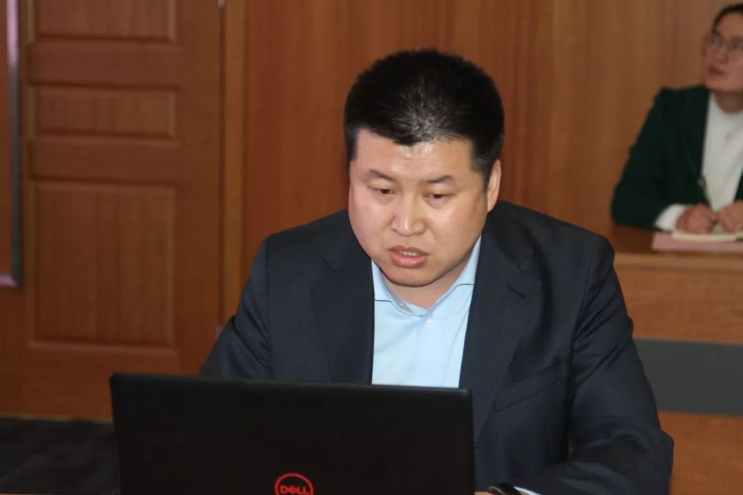 创新创业学院副院长苏新民介绍了第五届中国"互联网 "大学生创新创业