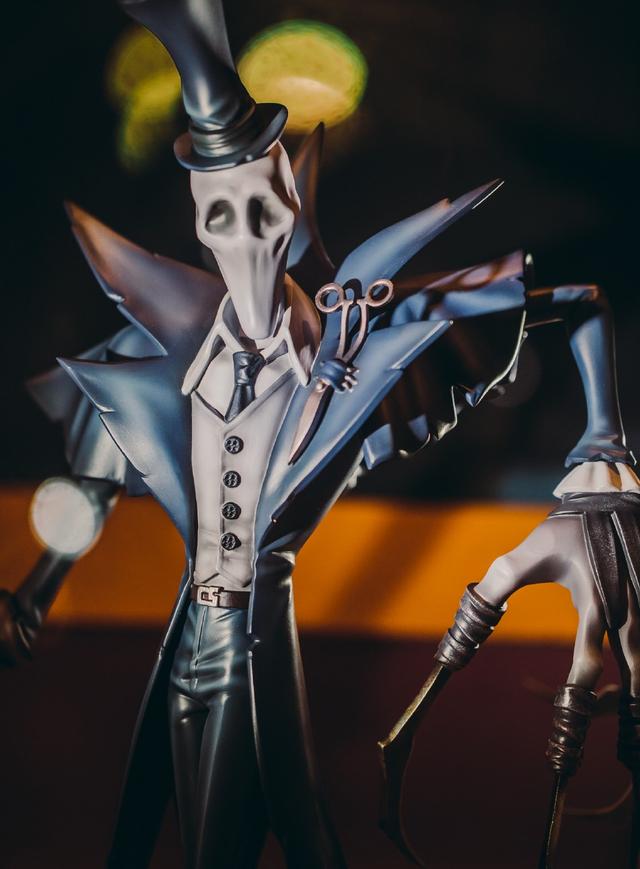 而杰克的线下手办是穿了剪刀手的皮肤出场的,不过面具并不是剪刀手皮