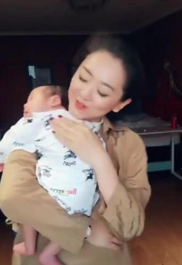 央视主持人月亮姐姐生二胎了?