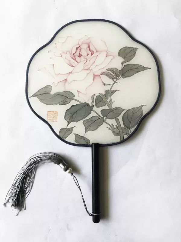 津门女画家|吴淑萍 没骨花卉团扇作品欣赏