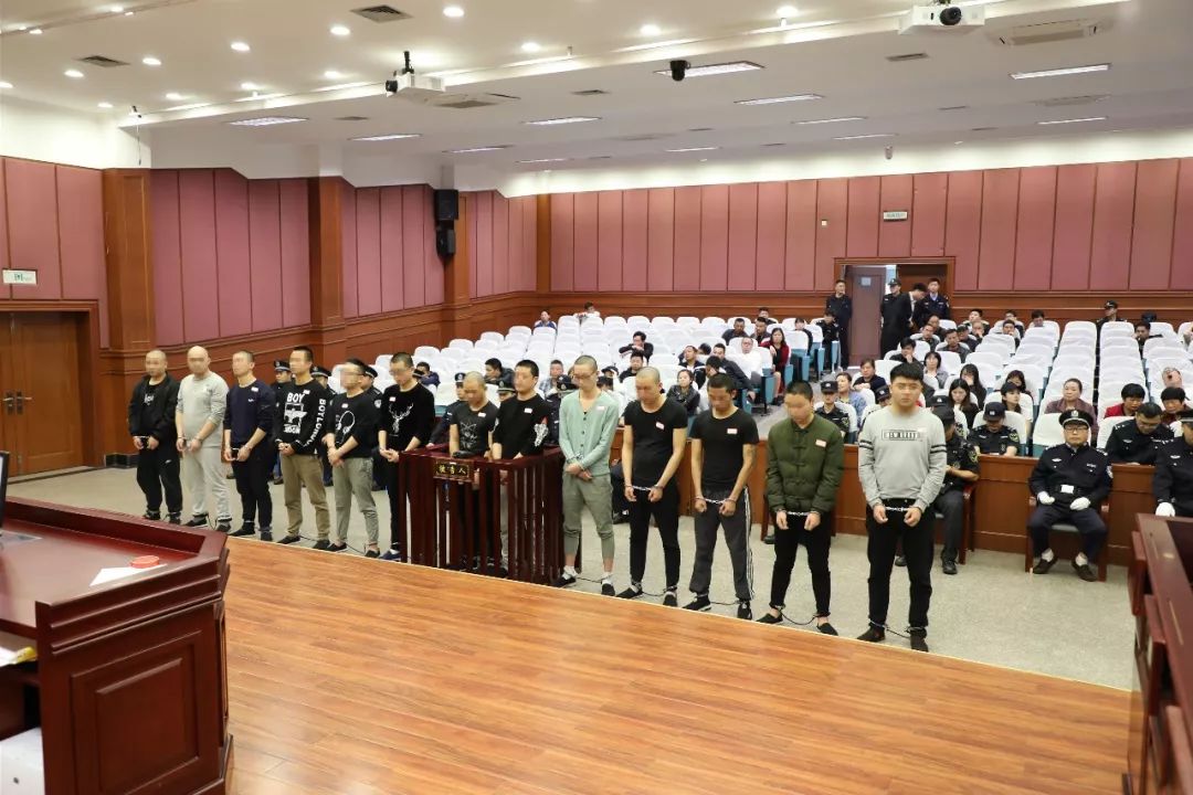 【通报】桐庐公开宣判两起涉黑涉恶案件