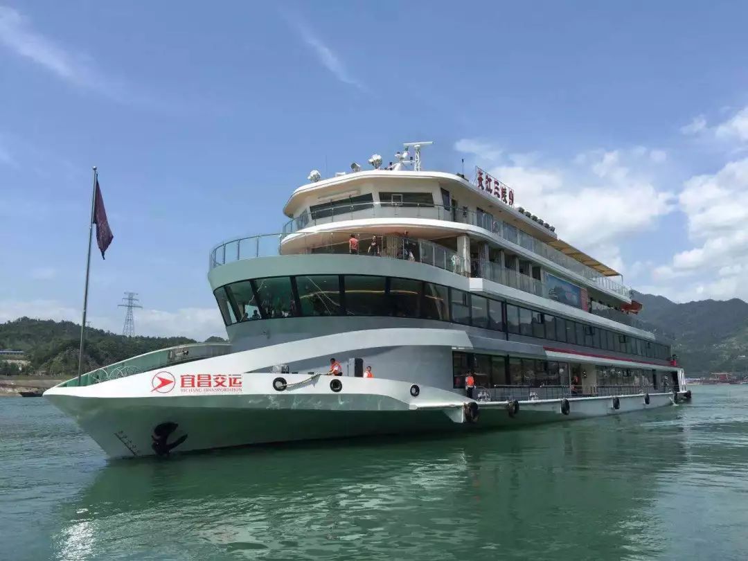 千呼万唤十出来交运长江三峡10号新船顺利下水