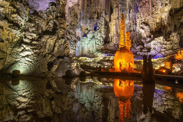 原创贵州这个溶洞,荣获众多世界之最,里面竟私藏了一双上帝之眼