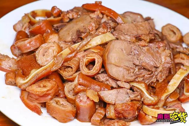 掘地坪的卤肉高手来南阳啦土猪肉焖面更是一绝去晚了得排队