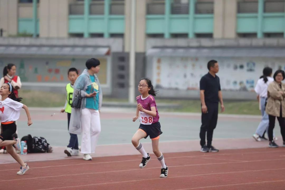 韩梓言谢桢张轩奕蒋亦航李一杭朱楷泽邵筠寒赛场花絮身高的明显差距不