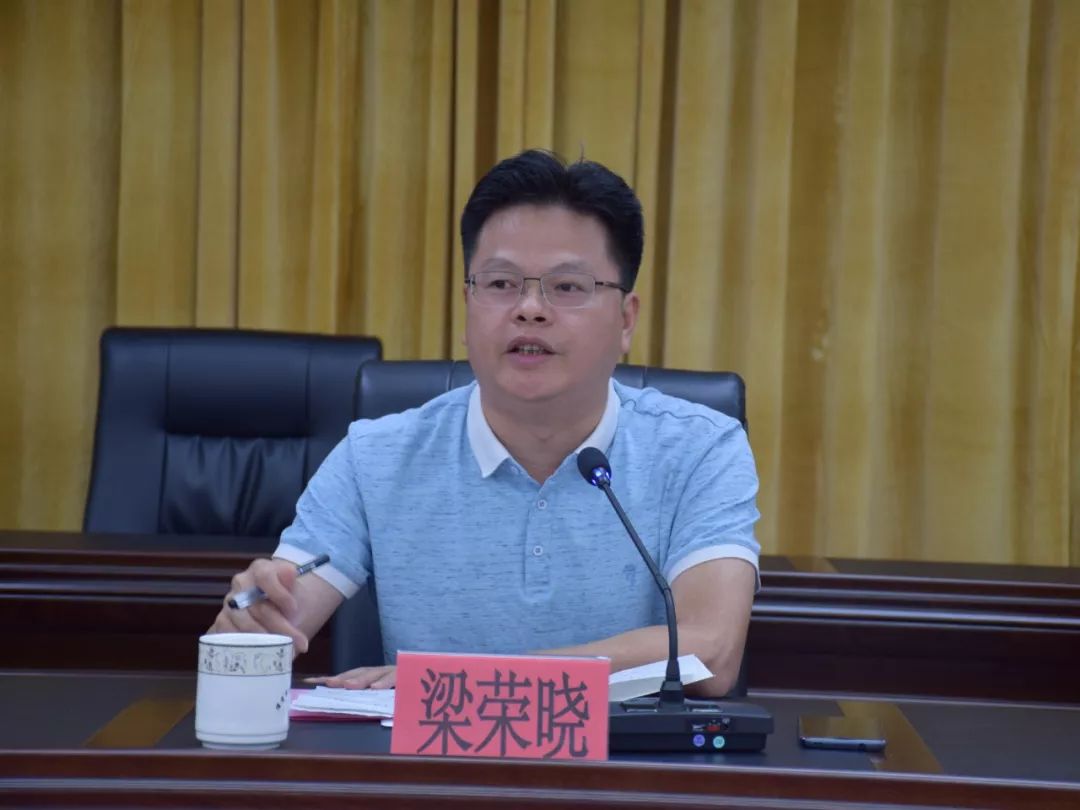 中国邮政集团信宜分公司总经理吴广文在讲话中表示,信宜邮政将一如