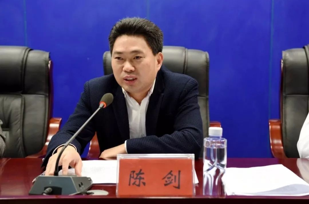 吴峰副秘书长通报发布了全市消防安全"防风险保平安迎大庆"和"排雷