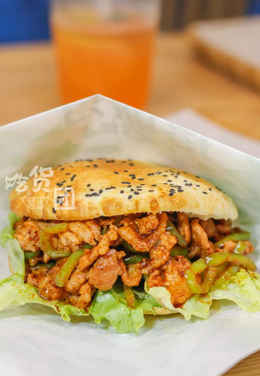 辣椒炒肉梅菜扣肉▼你一定没吃过这样的汉堡我猜