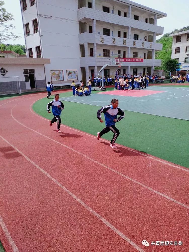 迎五四,灵龙九一贯学校举行春季田径运动会