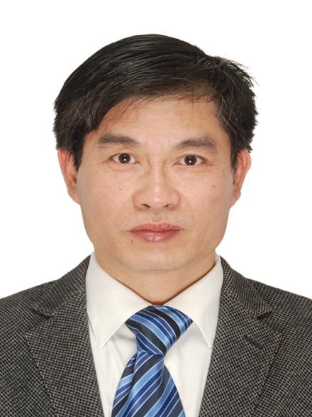 2017年全国五一劳动奖章获得者王东,1975年出生于湖北省汉川县的农村.