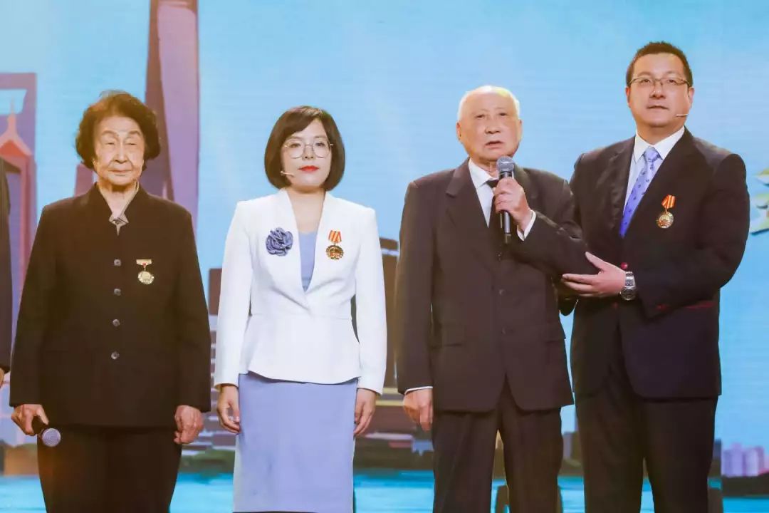 劳模包起帆,郭志刚,于漪,朱国萍等为我们讲述了他们的故事,他们在平凡