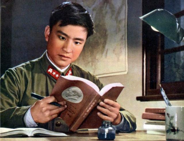 原创五一劳动节用50个在银幕上闪光的工农兵形象致敬所有劳动者