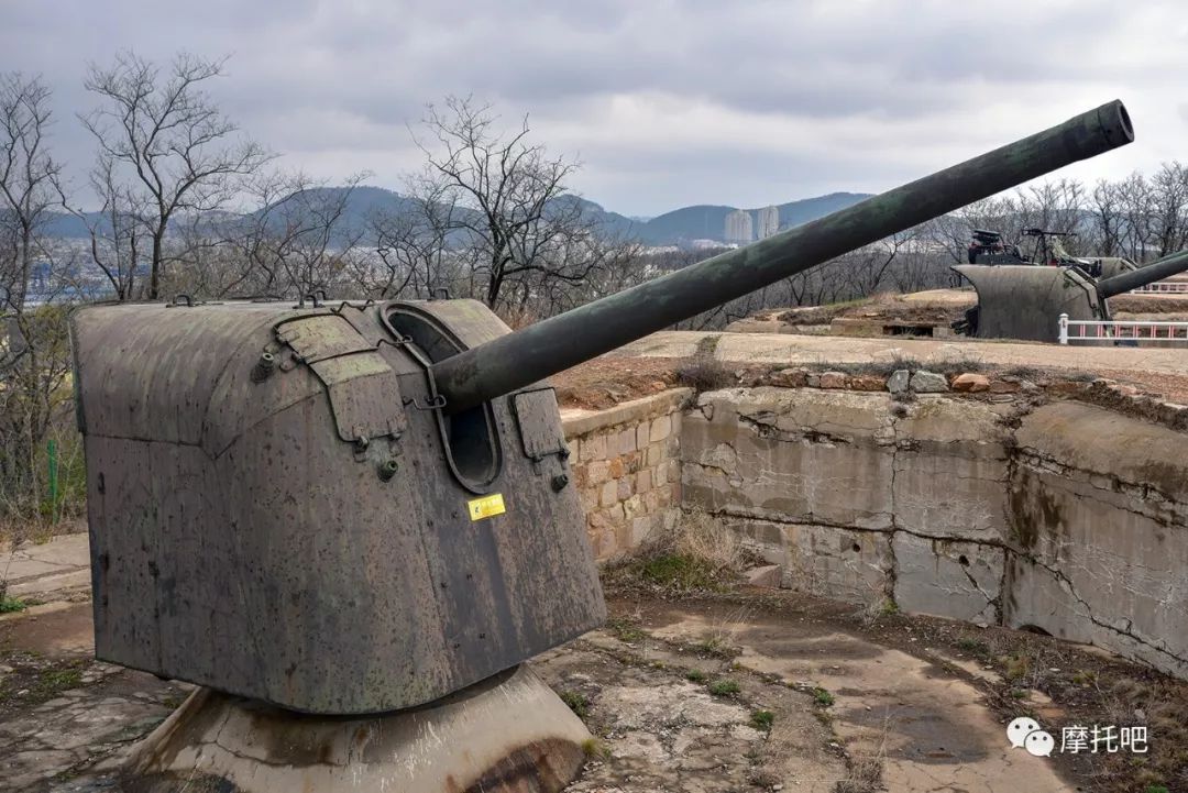 这座富有传奇色彩的炮台群,成为了我们本次行程的第一个取土点抓一把